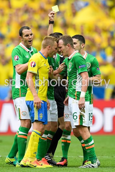 Glenn Whelan Ireland v Sebastian Larsson Sweden Paris 2016
