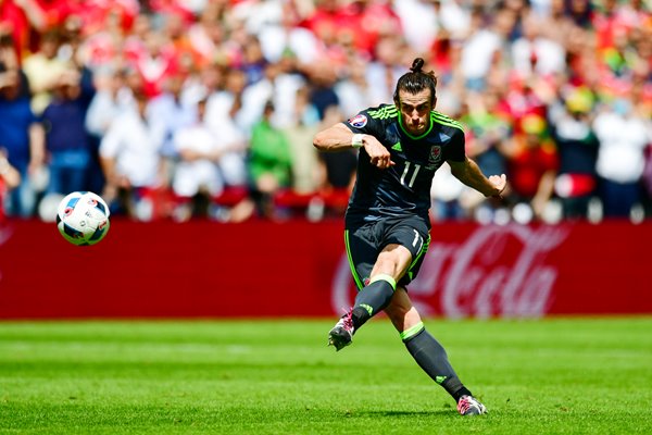 Gareth Bale Wales scores v England Lens 2016