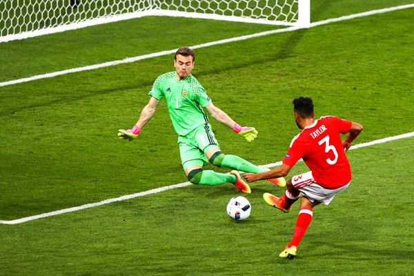 Neil Taylor Wales scores v Russia Toulouse 2016