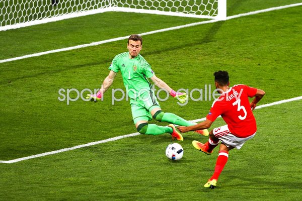 Neil Taylor Wales scores v Russia Toulouse 2016
