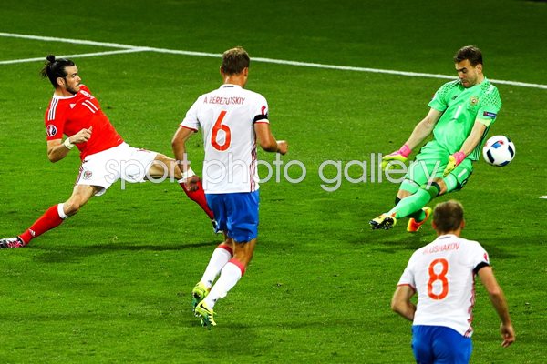 Gareth Bale Wales scores v Russia Toulouse 2016