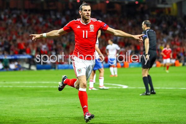 Gareth Bale Wales scores v Russia Toulouse 2016