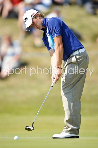 Tom Lewis putts Open 2011