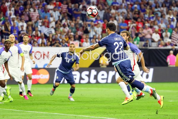 Ezequiel Lavezzi Argentina header v USA