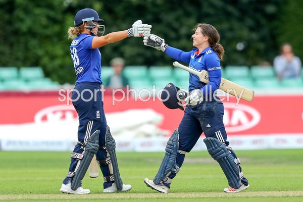 Tammy Beaumont & Lauren Winfield England Worcester 2016