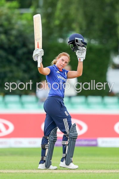 Lauren Winfield England Century v Pakistan Worcester 2016