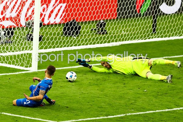 Arnor Ingvi Traustason Iceland scores v Austria Paris 2016