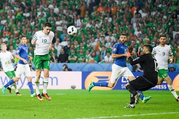 Robbie Brady Ireland scores v Italy Lille 2016