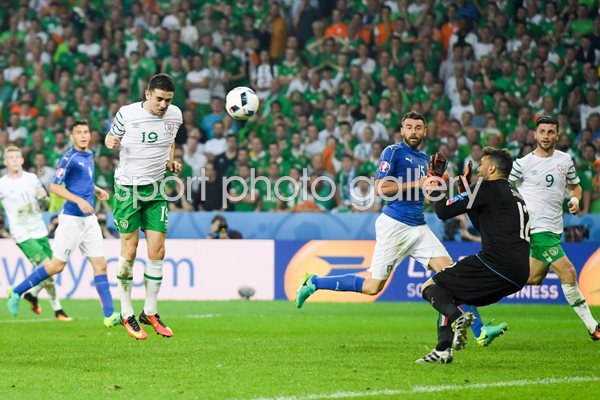 Robbie Brady Ireland scores v Italy Lille 2016
