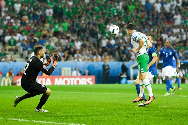 Robbie Brady Ireland scores v Italy Lille 2016