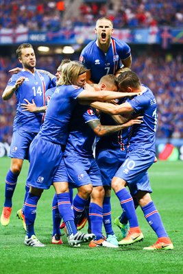 Ragnar Sigurdsson Iceland scores v England Nice 2016