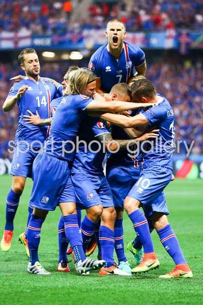 Ragnar Sigurdsson Iceland scores v England Nice 2016