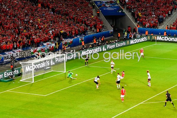 Hal Robson-Kanu Wales scores v Belgium Quarter Final 2016