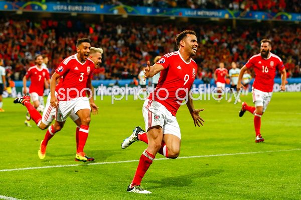Hal Robson-Kanu Wales scores v Belgium Quarter Final 2016