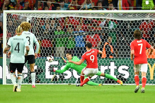 Hal Robson-Kanu Wales scores v Belgium Quarter Final 2016