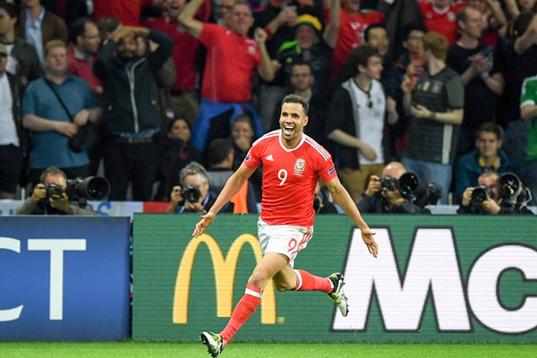 Hal Robson-Kanu Wales scores v Belgium Quarter Final 2016