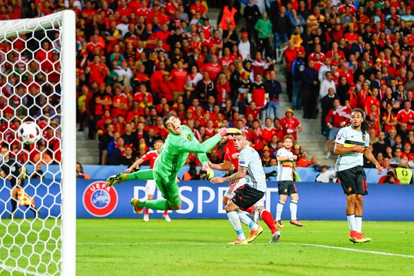 Sam Vokes Wales scores v Belgium Quarter Final 2016