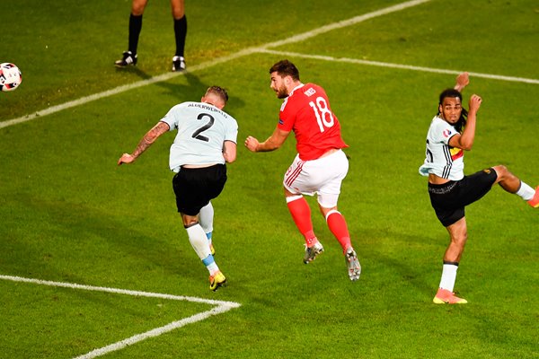 Sam Vokes Wales scores v Belgium Quarter Final 2016