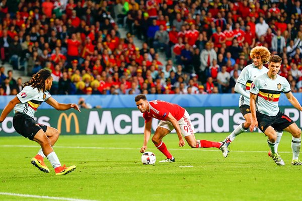 Hal Robson-Kanu Wales scores v Belgium Quarter Final 2016