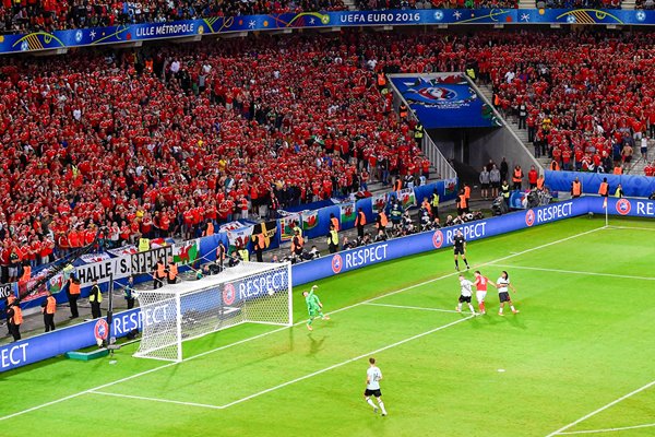 Sam Vokes Wales scores v Belgium Quarter Final 2016