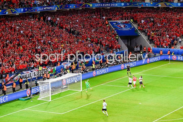 Sam Vokes Wales scores v Belgium Quarter Final 2016