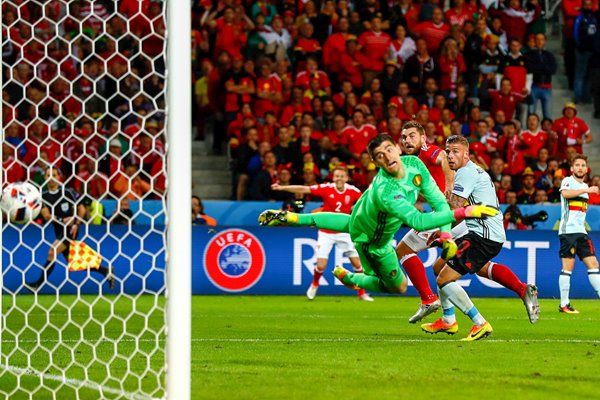 Sam Vokes Wales scores v Belgium Quarter Final 2016