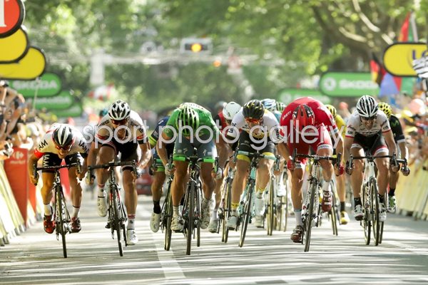 Peter Sagan wins Stage 16 Tour de France 2016