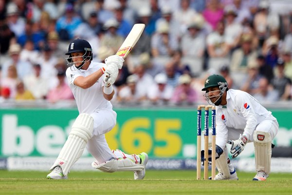 Joe Root Reverse Sweep to 200 Old Trafford 2016