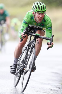 Mark Cavendish descends Tour 2011