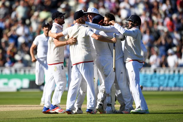 England celevrate test win v Pakistan Edgbaston 2016
