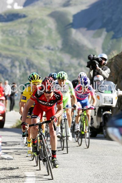 Cadel Evans leads Voeckler Tour 2011