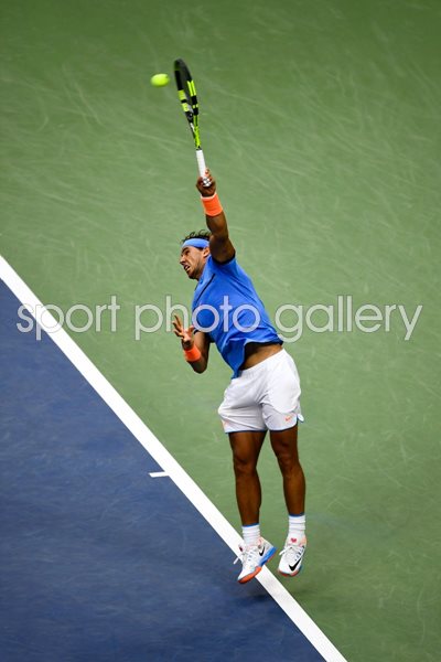 Rafael Nadal serves US Open New York 2016