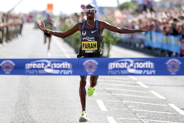 Mo Farah wins Great North Run 2016