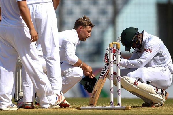 Joe Root & Sabbir Rahman Spirit of Cricket Chittagong 2016