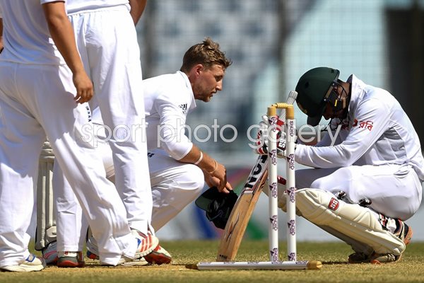 Joe Root & Sabbir Rahman Spirit of Cricket Chittagong 2016