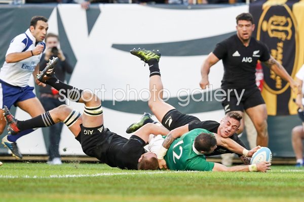 Robbie Henshaw Ireland scores v New Zealand 2016