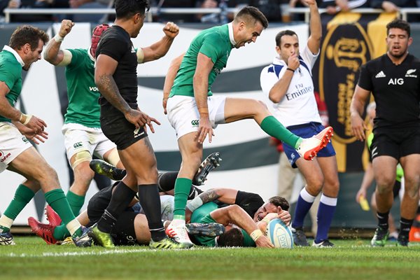 Robbie Henshaw Ireland scores v New Zealand 2016
