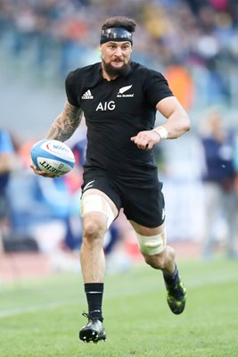 Elliot Dixon New Zealand on the attack 