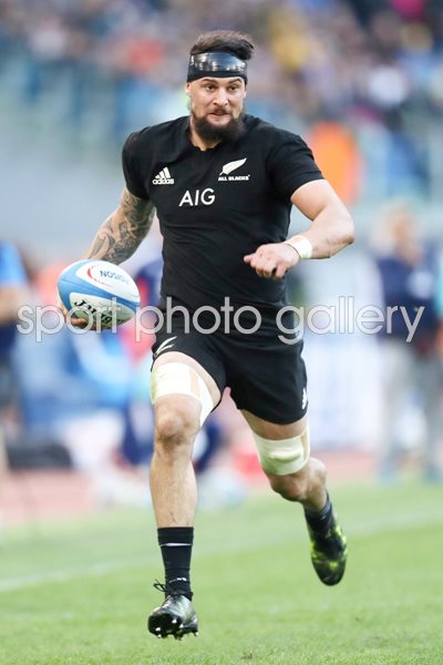 Elliot Dixon New Zealand on the attack 