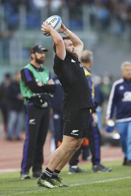 Liam Coltman New Zealand throw v Italy
