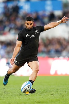 Lima Sopoaga New Zealand kicks the ball v Italy