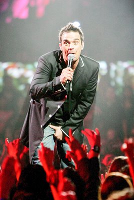 Robbie Williams in action