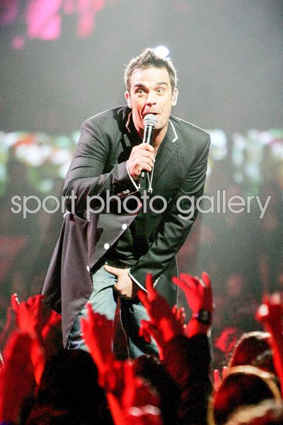Robbie Williams in action
