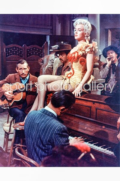 Marilyn Monroe entertains on the piano