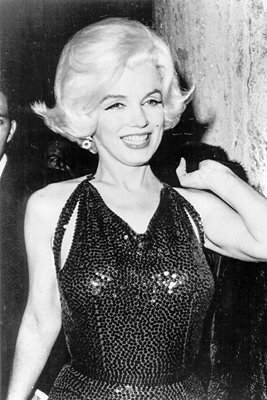 Marilyn Monroe heads out smiling