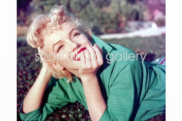 Marilyn Monroe in the park