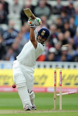 Tim Bresnan bowls Gautum Gambhir 