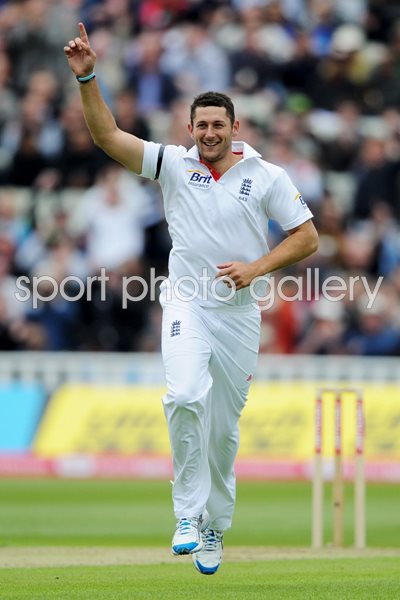 Tim Bresnan celebrates Dravid wicket