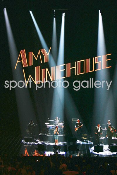 Amy Winehouse performs at MTV Europe Awards 2007