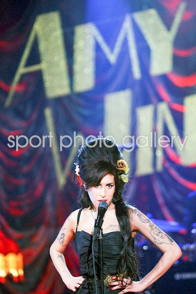Amy Winehouse Performs for Grammy's via video link